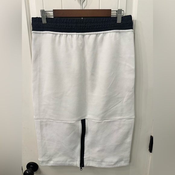 Nike Sportswear Tech Fleece Skirt White Black Size Medium - Picture 6 of 8